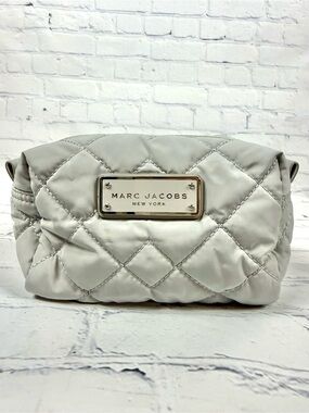 Marc Jacobs New York Gray Quilted Travel Pouch Cosmetic Toiletry Makeup Bag Zip
